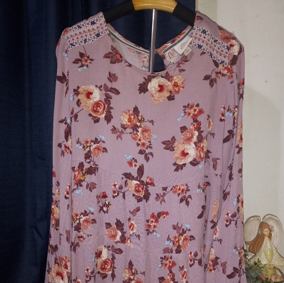 Long Sleeve Floral Top - Picture 3 of 3